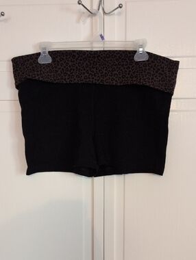 PINK Victoria's Secret Black Foldover Yoga Shorts with Leopard Waistband XL